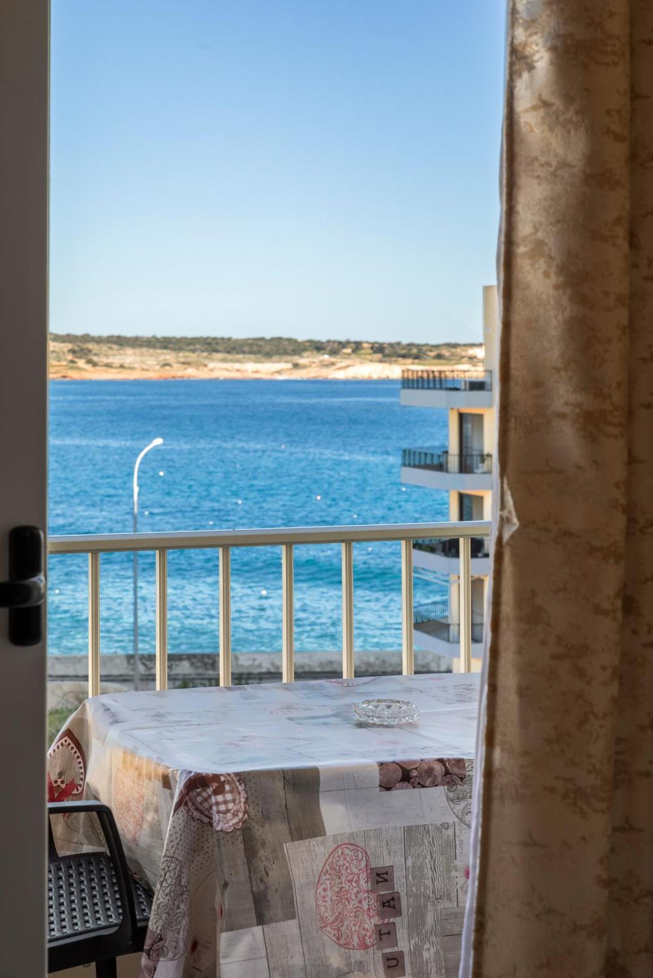 Cosy1 Bedroom With Balcony & Sea Views - Close To Bay Apartment