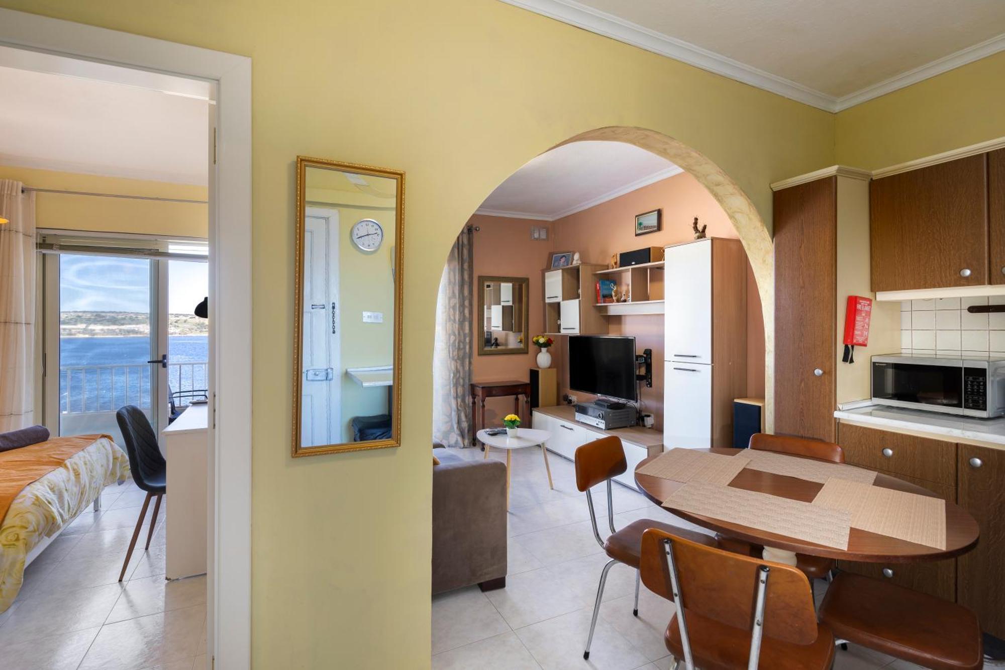 Apartment Cosy1 Bedroom With Balcony & Sea Views - Close To Bay Mellieha