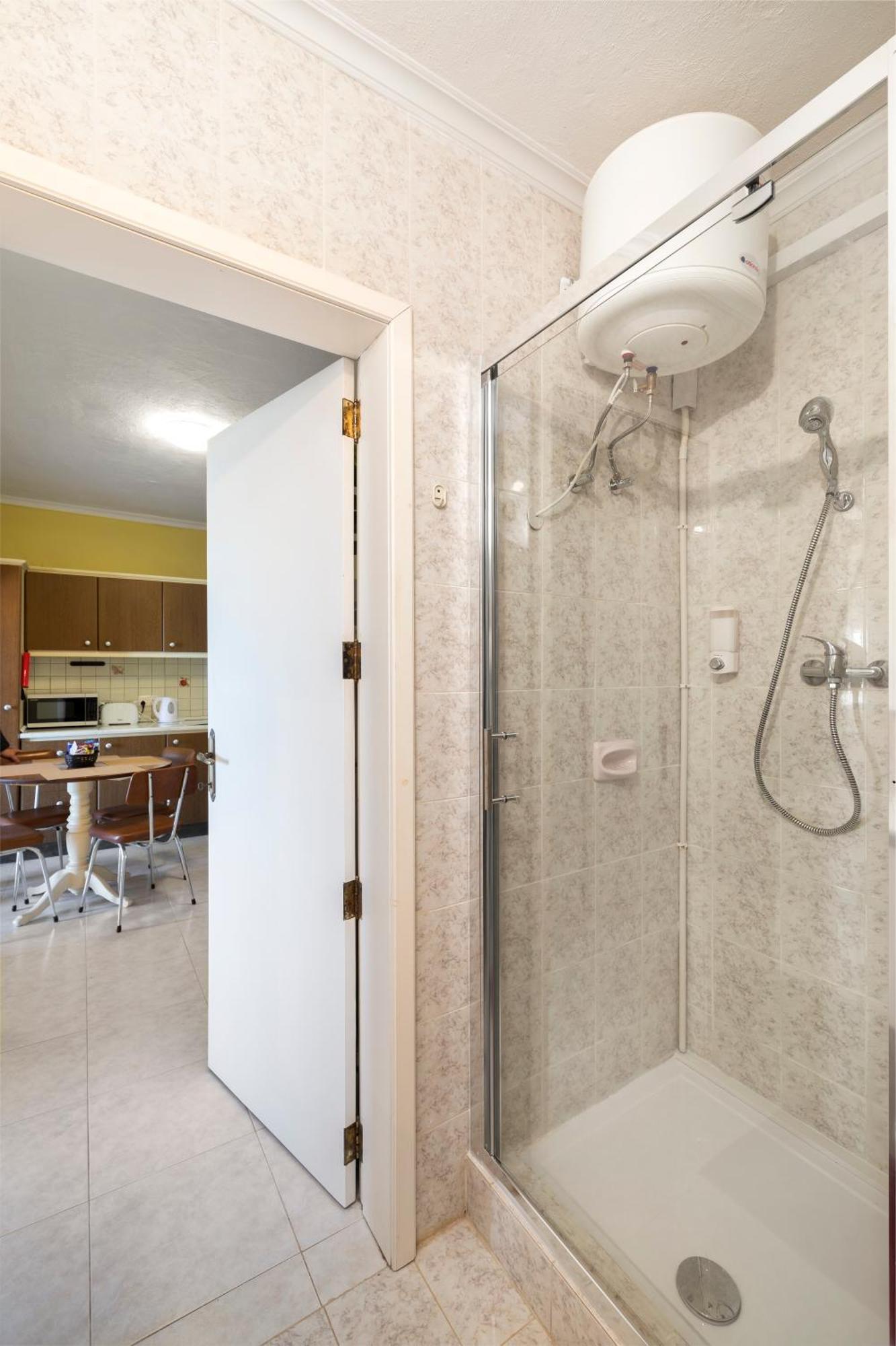 Cosy1 Bedroom With Balcony & Sea Views - Close To Bay