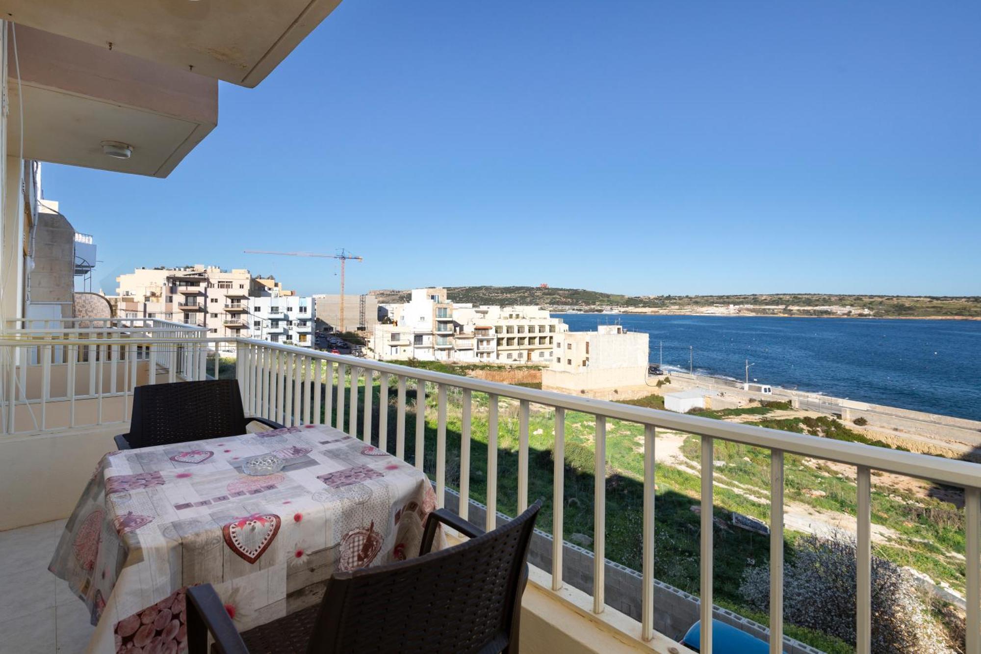 Cosy1 Bedroom With Balcony & Sea Views - Close To Bay Mellieha