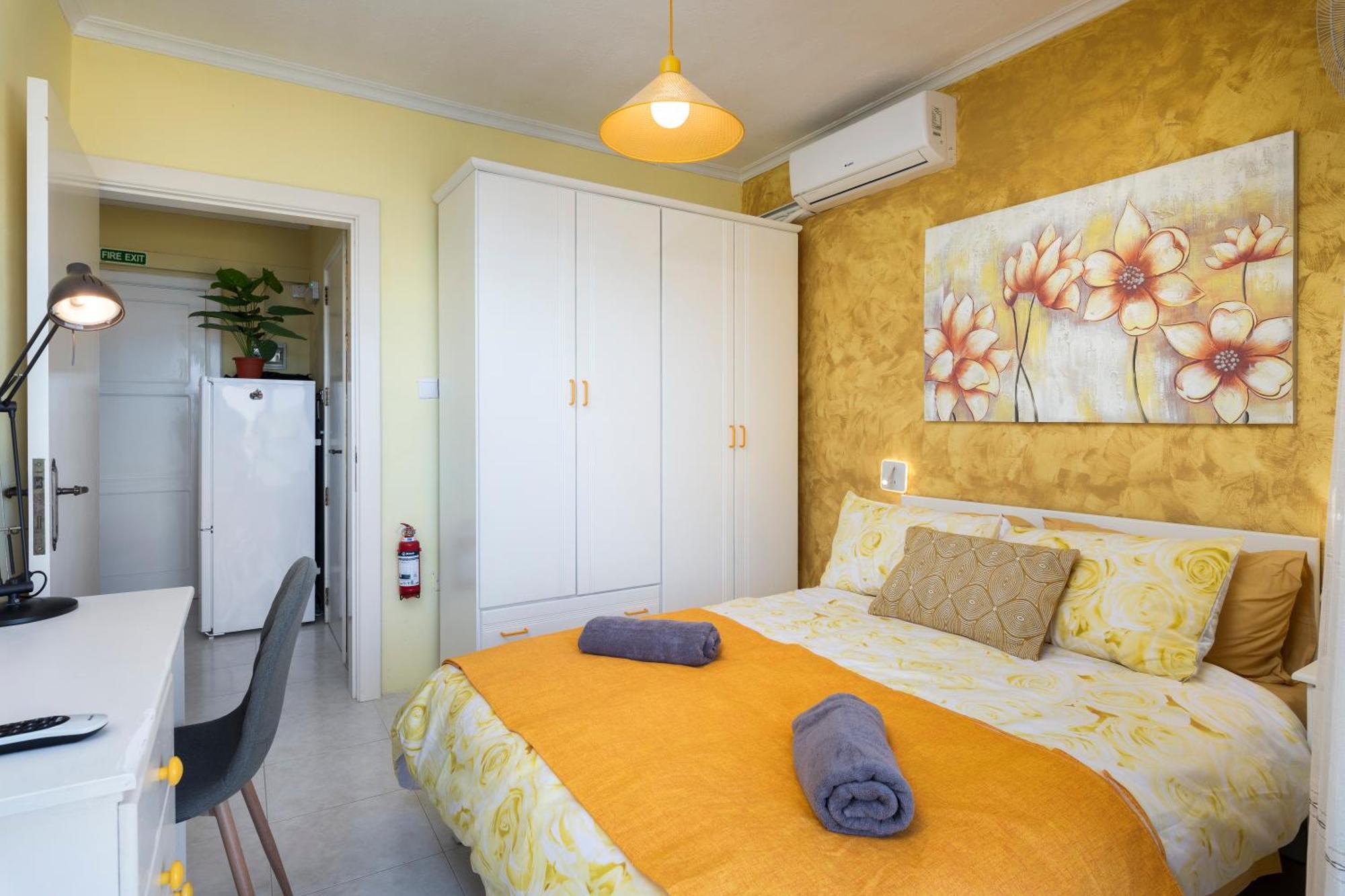 Cosy1 Bedroom With Balcony & Sea Views - Close To Bay